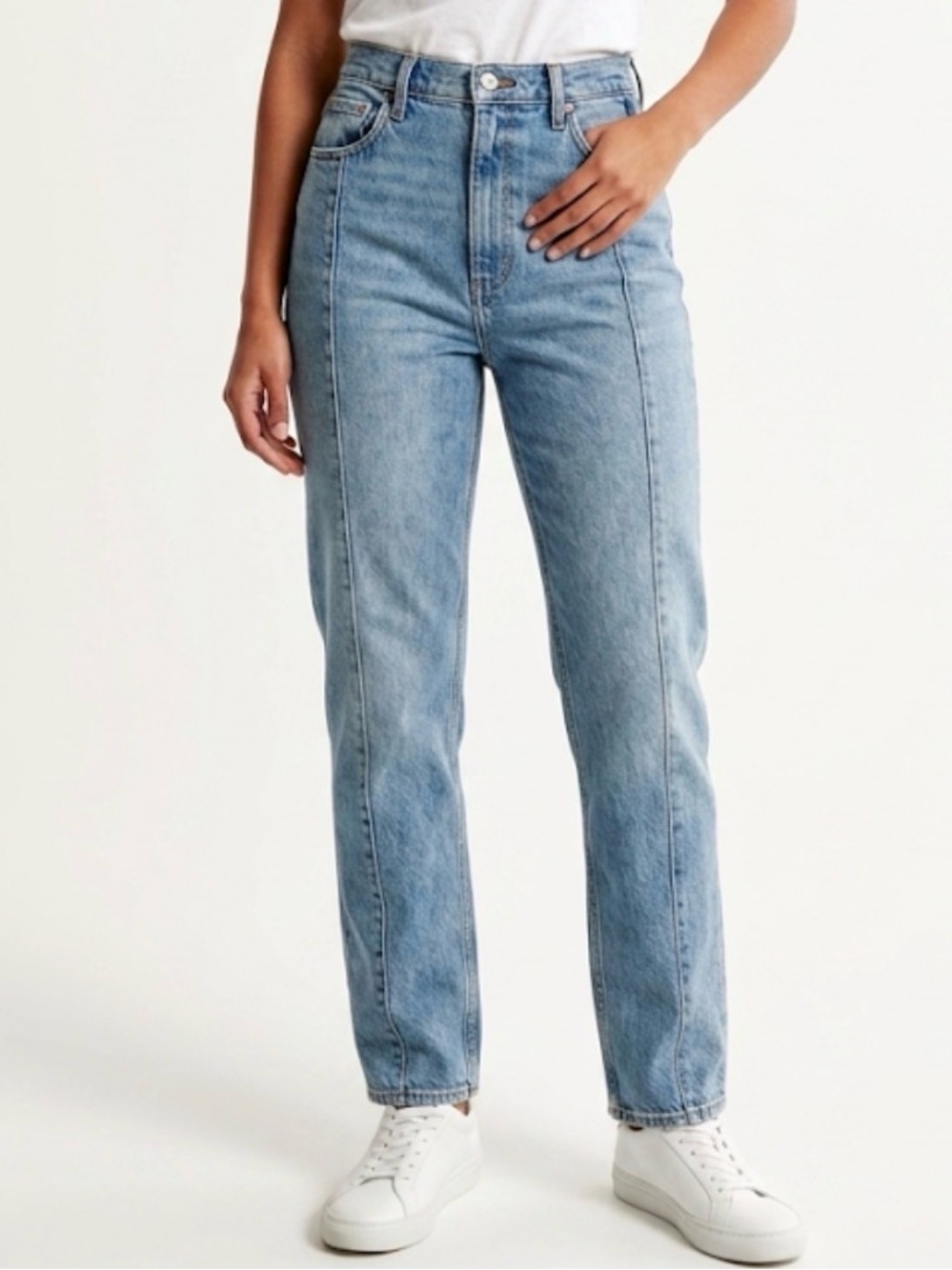 Abercrombie & Fitch Curve Love High Rise Mom Jeans Size 31 Light Wash Denim Clas